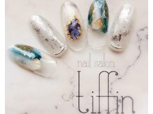 ネイルサロン ティフィン(tiffin)/クリアを入れて涼し気に