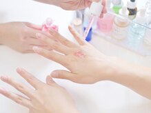 モモ(momo)の雰囲気（お客様の悩みにあった美容液を組み合わせて入れ込んでいきます）