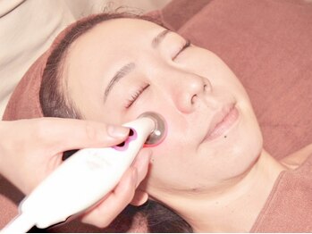 ディオーネ 四条烏丸店(Dione)の写真/【脱毛×毛穴洗浄×美容液導入★】毎日のスキンケアでは届かない、奥までアプローチしてつるんと透明肌に♪