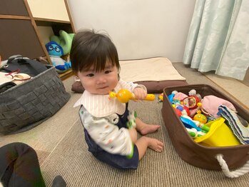 子育てママの整体サロン/施術中のお子様の様子