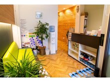 四条大宮アシスト鍼灸整骨院/待合室