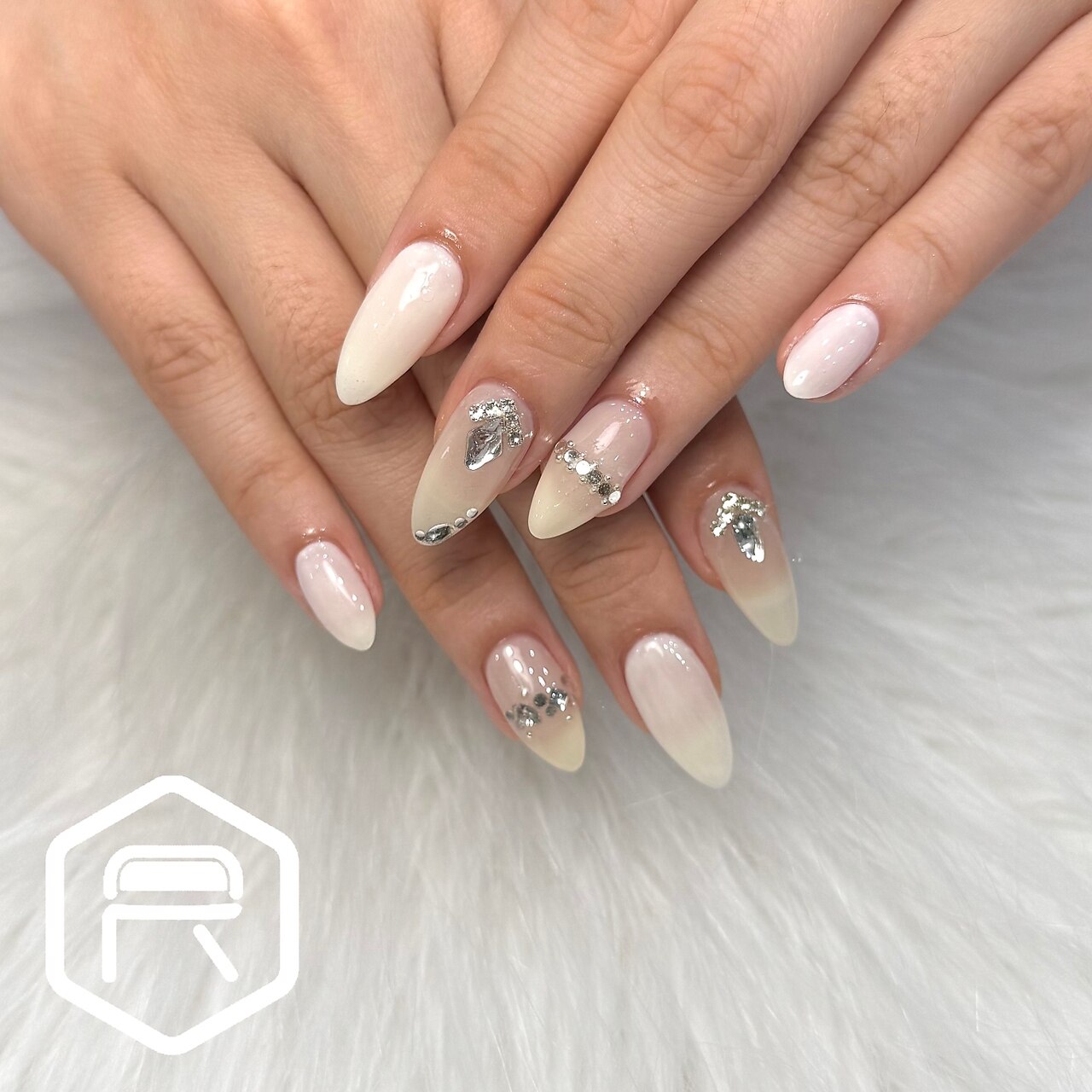 2026年冬トレンド】ホワイト ワンカラーのネイルデザイン集｜人気順