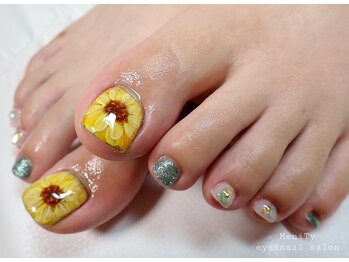 メニティ(MeniTy)/ひまわりネイル