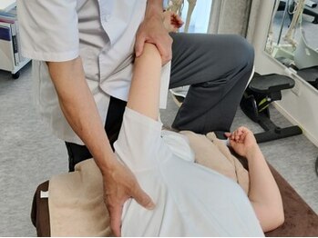 やましん施術院/横向きでの施術