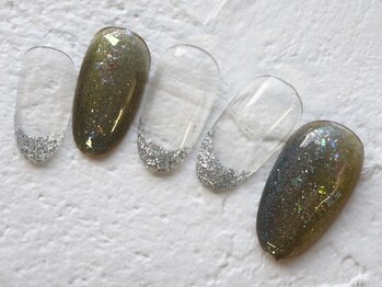 カトルナフ(quatre fois neuf)/深みグリーンのマグネットアート