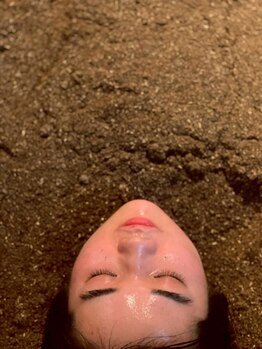 SHIBAURA酵素浴サロン Jun 田町・芝浦店の写真/自然の酵素浴で、毛穴の奥まですっきり!芯から温まり内側から輝く「ウルツヤ肌」へ。パックスキンケア付き