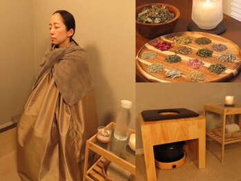 SOY. eyebrow and beauty salon【ソイ】の写真/【溜まった疲れを解消し香りで癒し効果も！】よもぎ蒸しで芯から温まり、至福のデトックス体験を♪