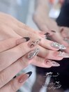 月と黒フレンチの綺麗めネイル