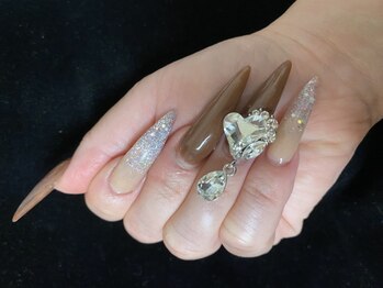 ネイルサロン ミリィー(Nail Salon MiRy)の写真/誰にも邪魔されないプライベート空間で納得のいく映える手元に☆スカルプのストーン,カラーにもこだわり有!
