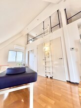 屋根裏 代々木/開放的な高い天井＊