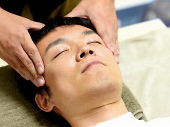 あたまのオアシス 平塚店の写真/【凝り固まった頭をほぐして目の奥までスッキリ☆】肩こりケアもまとめてお任せ♪眼精疲労コース75分¥9300