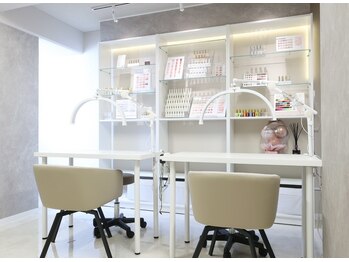 メゾンルミエール(Maison Lumiere)の写真/日々を頑張るあなたへ贈る静かなご褒美。上質なプライベート空間で、心ときめく艶やかな指先を手に入れて☆