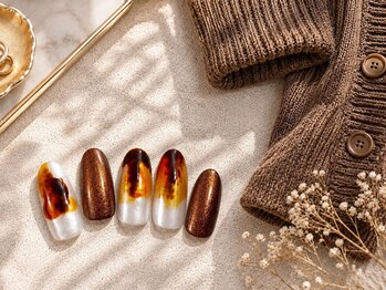 UI.NAILの写真/【大人上品な指先】毎月変わる定額シンプル＆オフィスデザインが大人気♪カラー・配置変更OKで自分らしく