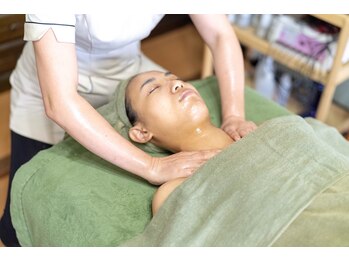 イネスプライベートスペース(Ines)/デコルテ・肩周り・背中まで