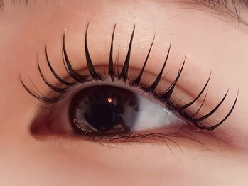 チャハヤ(Cahaya)の写真/軽さ×柔らかさ×持続力が人気のフラットラッシュやエクステ×パーマ【&Healthy】が大人女性に人気！