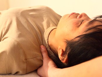 アマナムグリーン(Amanam green)の写真/じっくりググッと深部にアプローチ、ガチガチの首肩がふわ～っと軽くなる。