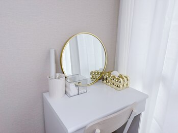 リノ(Lino)の写真/《メイク直しブース完備♪》アイロンも貸し出しております。お出かけ前にメイク直しも可能です!