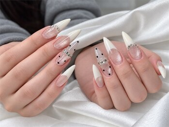 ネイルズイロハ 池袋西口駅前店(NAILS 168)の写真/オフィスにも日常にも馴染む、上品で大人可愛いシンプルネイルが豊富♪