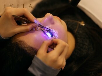 アイラ MEGAドンキUNY掛川店(EYELA)の写真/【超持続★】SNS話題のLEDで汗や湿気に負けない上向きまつ毛ゲット♪バインドロックではっきりとした瞳へ！
