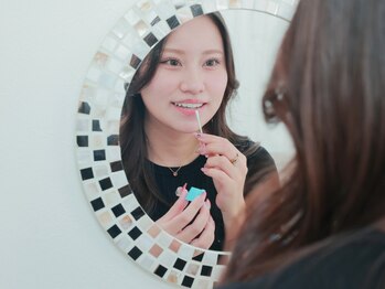 ホワイトニングサロン ホワイト 山科店(WHITE)の写真/＜ あなたの清潔感失われていませんか？>歯の黄ばみが原因かも!?話題のセルフホワイトニングでお悩み解消★