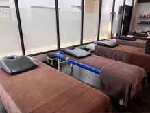 リモア 板橋店(re×more)/明るく広々とした施術ルーム