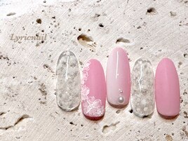 春にピッタリな桜色ネイル