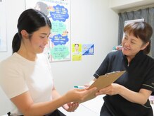 あなたにきく施術院の雰囲気（笑顔でお帰りいただけるよう心を込めて施術いたします）