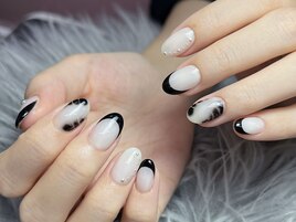 モノトーン蛇柄ニュアンスネイル