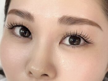 リビケイト 難波店(Livicate)の写真/フラットラッシュで旬顔になれる最強まつエク☆上質な艶感で自まつ毛のような質感と軽い付け心地♪