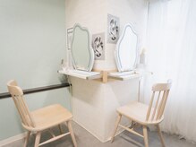 モン(mon.)/＼メイクブース／