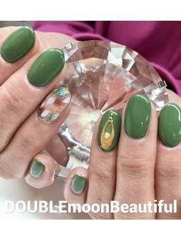 ダブルムーンビューティフル(DOUBLEmoonBeautiful)/カーキ＆ニュアンスネイルです♪