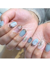 くすみグリーン