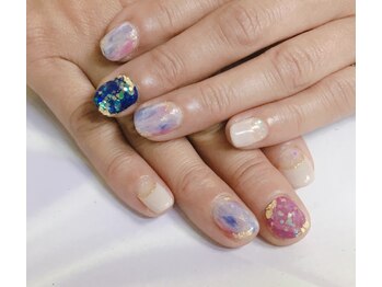 宝石ネイル