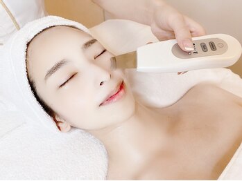 ゴールド 栄店(GOLD)の写真/【毛穴洗浄+最強美白プレミアムゴマージュ+専用マシン+ビタミン導入】で、透明感あふれる真っ白ツヤ肌に!☆