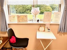 マム(Mom)の雰囲気（お茶を飲みながらサロンの窓から見える風景を、お楽しみ下さい。）