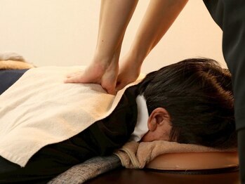 レビィ(Rebie)の写真/【首肩のつらさに】足裏×ボディケアで疲れを根本解消！重い肩や首のコリをじっくり解して軽やかな身体へ◎