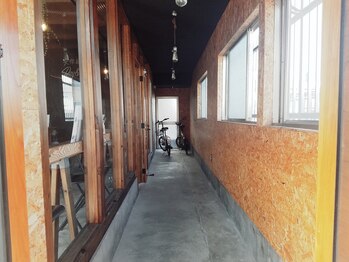 ポポラス(POPORAS)/廊下を通ってお進みください