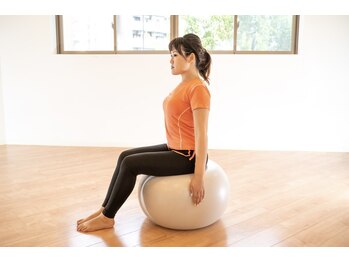 ブルーローズ(BLUE ROSE)/丸まった背中の姿勢改善にも！