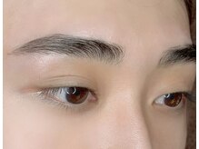 男女問わず美眉スタイリング、ブロウリフトもご好評です♪