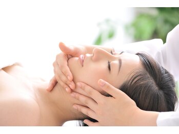 高興リラックス空間 新宿東口店/顔筋・小顔マッサージ