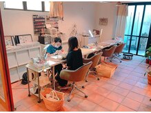 ネイルスペース ジェイズ ピンキー(NAIL SPACE J's PINKY)の雰囲気（南国リゾートを思わせる広くてお洒落なサロン♪）