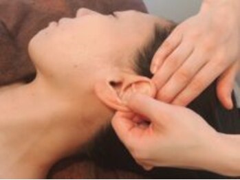 美座ノ女 梅田 淀屋橋本店/耳周りの筋肉と皮膚がゆるゆるに