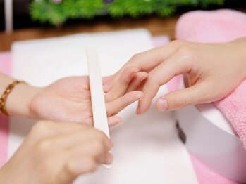 ファストネイル ロコ 春日店(FASTNAIL LOCO)の写真/【美爪♪】≪嬉しいハンドマッサージ付き☆ネイルケア3900円≫保湿たっぷりのキューティクルOilで仕上げ☆