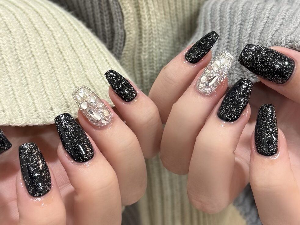 2026年冬トレンド】ストーン埋め尽くしのネイルデザイン集｜人気順