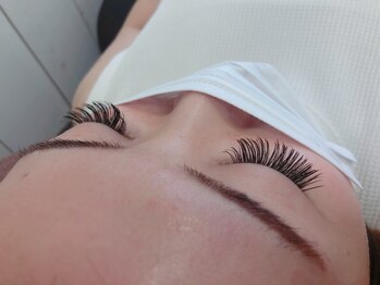 アイラッシュアンドネイル専門店 クラル(CURAR)/ボリューム×フラット