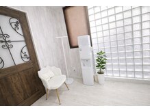 Ravie nail【3月28日NEW OPEN】の雰囲気(白を基調とした清潔感あふれる上品空間♪)