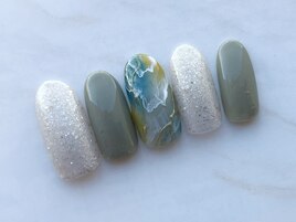 くすみグリーン天然石ネイル