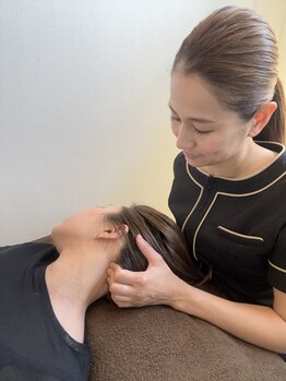 シェリア(Sherien)の写真/【完全個室のプライベート空間】首肩こりや目の疲れからくる頭痛の緩和に効果的！頭皮解しで日頃の疲れ解消