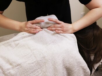 ラ エストロ 代官山(La Estro)の写真/首や肩、肩甲骨のしつこいコリを深部からケア！骨盤の位置を整え美しい姿勢に。肩周りの軽さに驚きの声多数