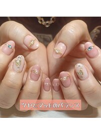 大人可愛マット×ツヤ宝石ネイル
